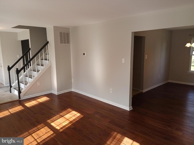 Foto del edificio - 345 Silver Ridge Dr