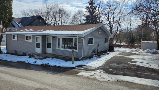 Building Photo - 30917 Shady Ln