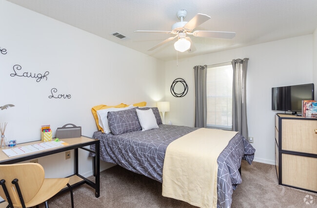 4x4- Bedroom 1 - Chapel Ridge Apartments