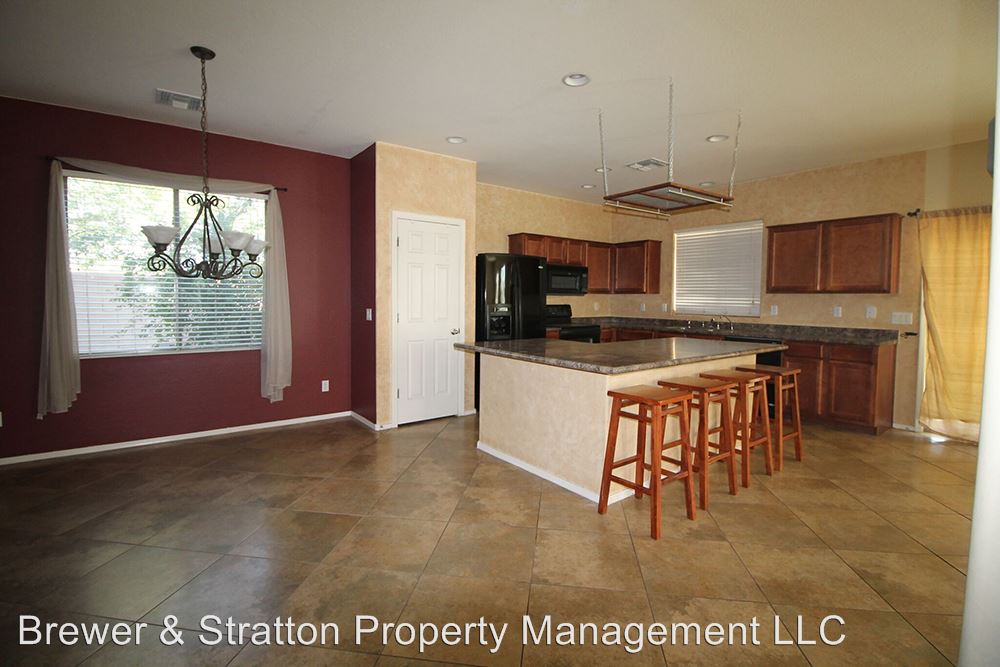 Primary Photo - 17519 W Port Royale Ln