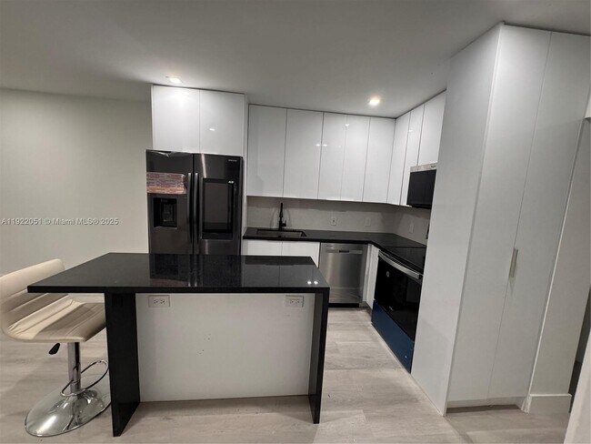 Foto del edificio - 2353 SW 11th Terrace