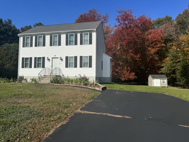 Building Photo - 950 S Main St