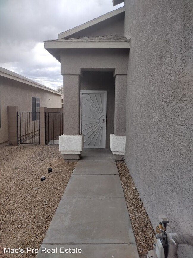 Building Photo - 3 br, 2.5 bath House - 2477 W. Tyler River...