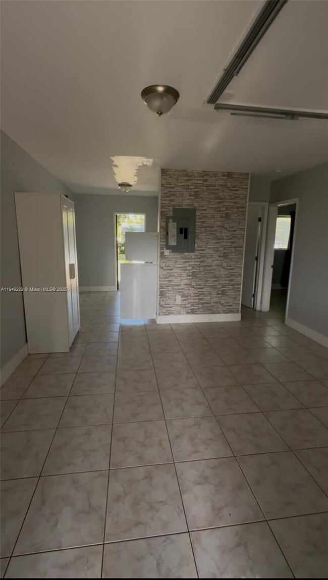 Building Photo - 401 NW 43rd Ct