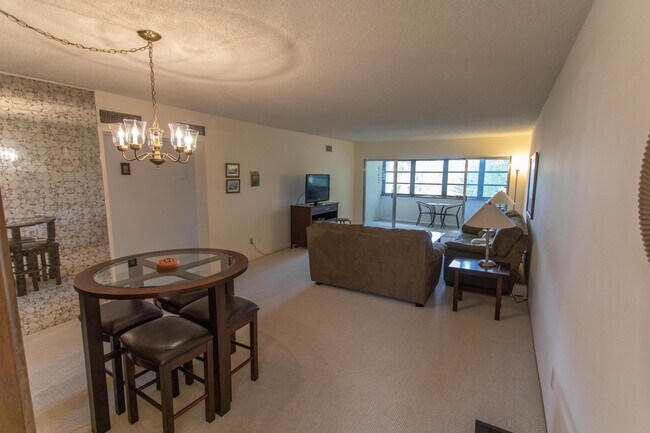 Foto del edificio - 1561 NE 12th Terrace