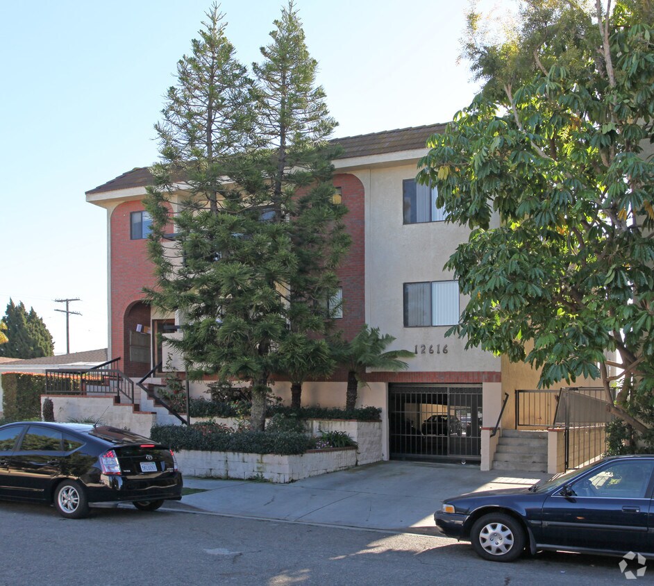 Building Photo - 12616 Matteson Ave