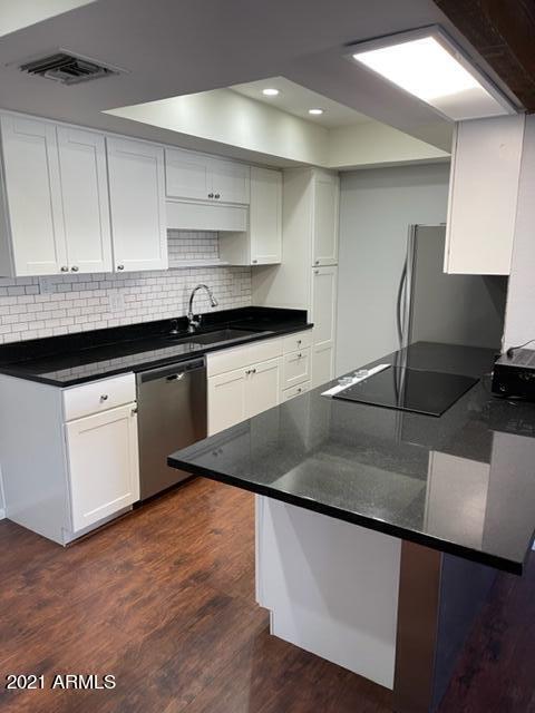 Building Photo - 7557 N Dreamy Draw Dr