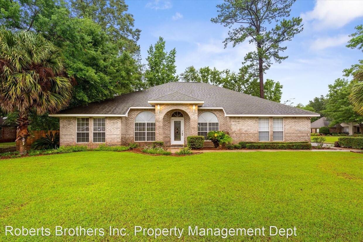 Foto principal - 4 br, 3 bath House - 9381 Marchand Ave.