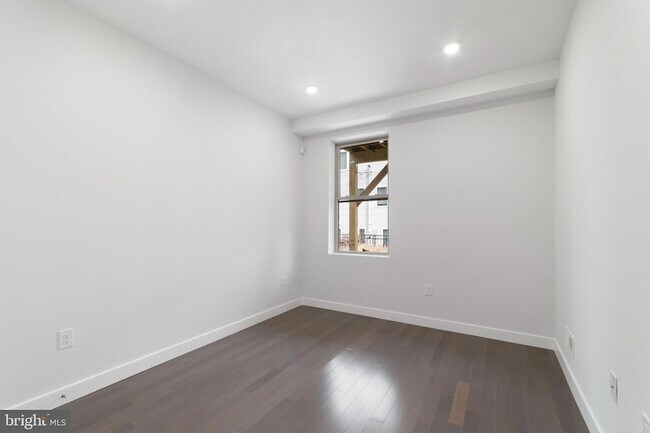 Building Photo - 2131 N Franklin Street Unit 2