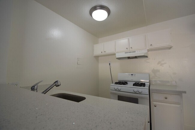 Foto del edificio - 5754 Colfax Ave