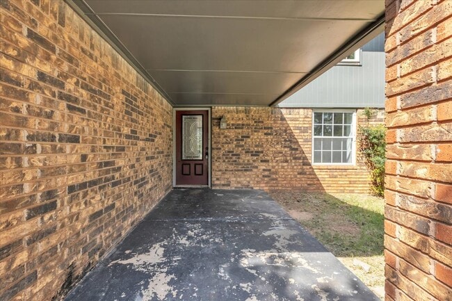Building Photo - 9710 N Oak Cliff Dr