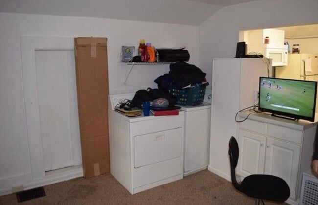 Washer / Dryer in unit - 802 Bliss Ave