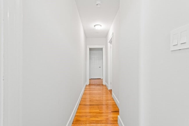 Building Photo - 141 Sydney St
