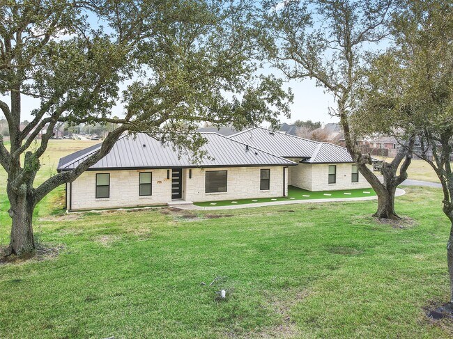 Foto del edificio - 4002 Dixie Farm Rd