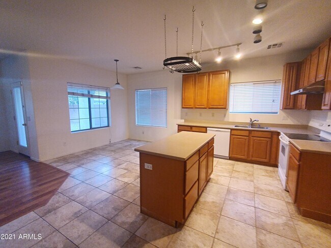 Foto del edificio - 1280 E Canyon Creek Dr