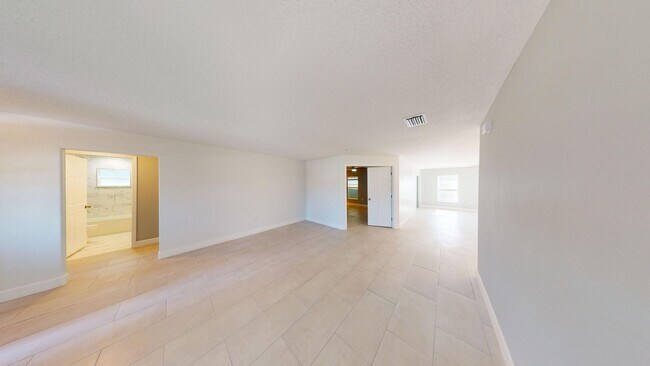 Building Photo - 3 BR/ 2 BA  Large Home- APOPKA