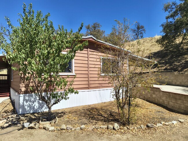 Building Photo - 35468 E Kings Canyon Rd
