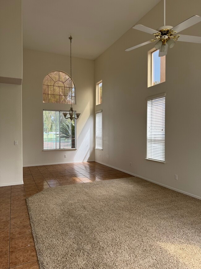 Foto del edificio - 150 Lake Dr