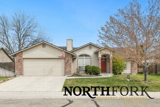 Building Photo - 1428 N Sandlin Ave