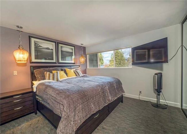 Building Photo - Cozy 1bd Condo in Heart of Downtown Kirkland!