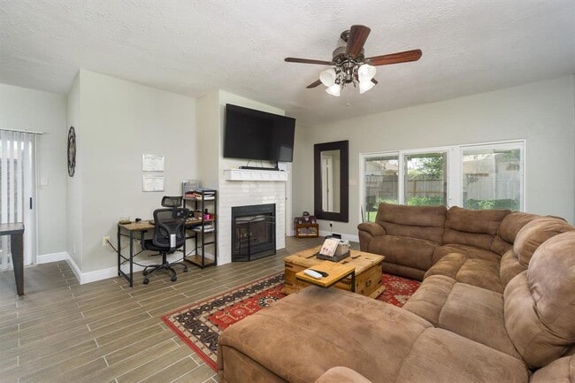 Building Photo - 2510 Park Meadows Ave