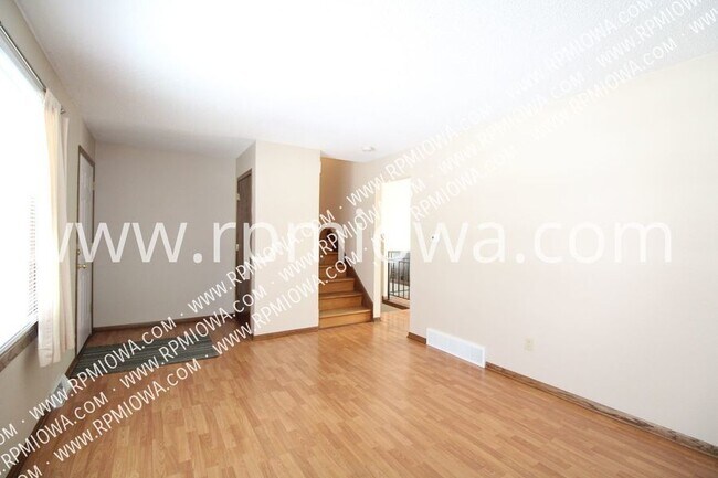 Building Photo - Fenced in Yard! 3 Bedroom, 1 Bath Home in ...