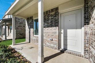 Building Photo - 2523 Night Emerald Dr