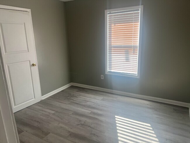 Foto del edificio - 3103 Lincoln Dr