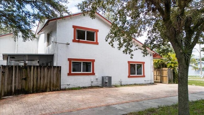 Foto del edificio - 5410 SW 43rd Terrace
