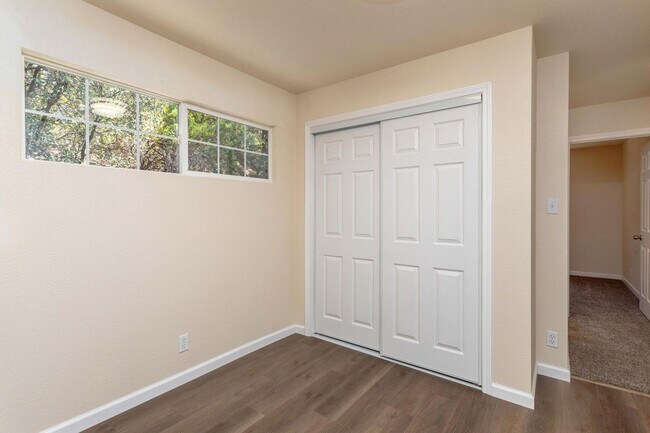 Building Photo - SPACIOUS 3 BED 1 BATH IN SHASTA LAKE CITY