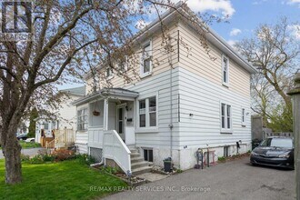 Building Photo - 82 Rosedale Ave W