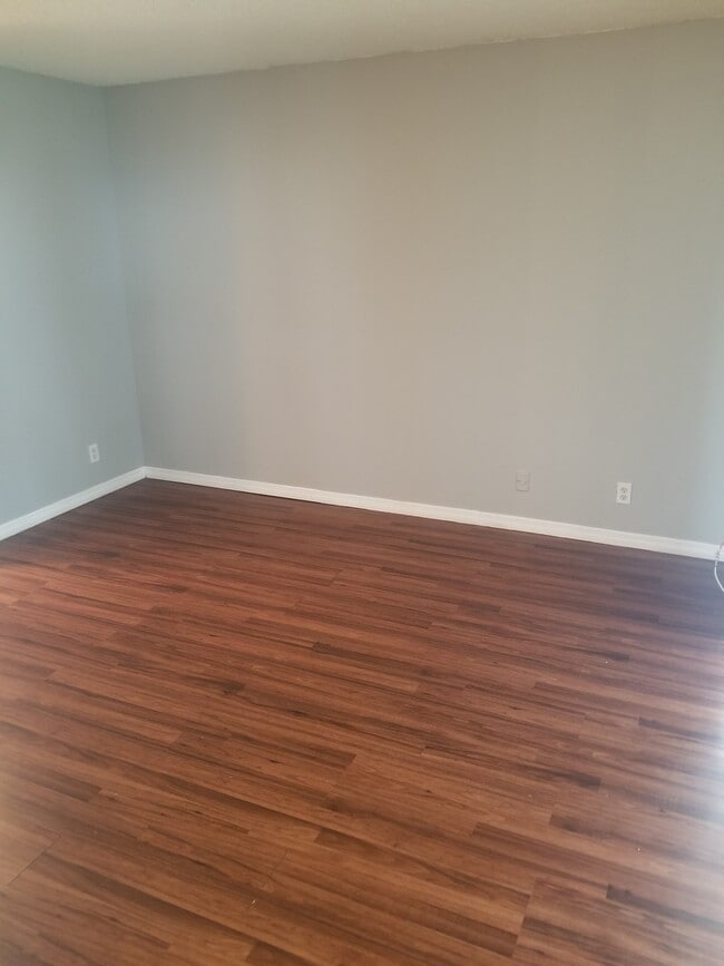Foto del edificio - ONE BEDROOM ONE BATHROOM! WATERFRONT COMMU...