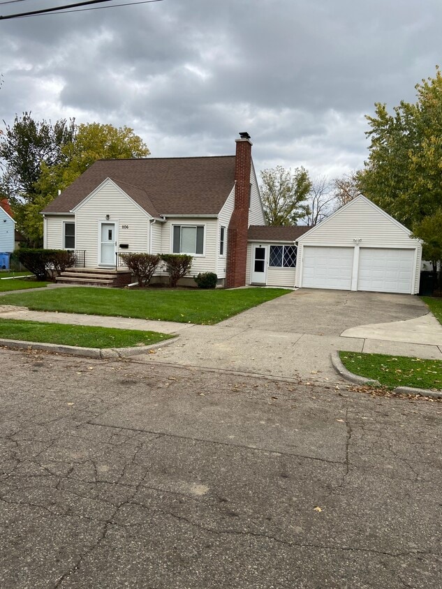 Primary Photo - 1106 Comfort St
