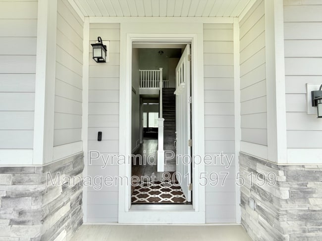Building Photo - 76 S Samara St