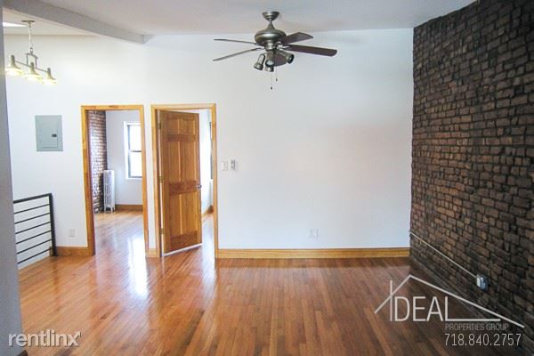 Primary Photo - 103 Hoyt St
