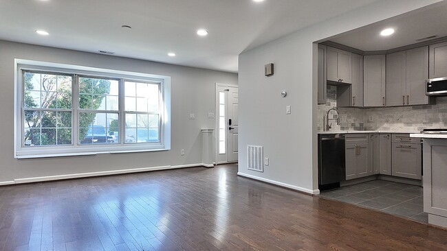 Spacious loving area - 603 Kirby Way