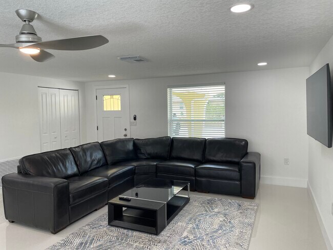 Foto del edificio - 5850 Elkhorn Blvd