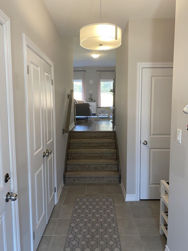 Building Photo - 324 Equestrian Way