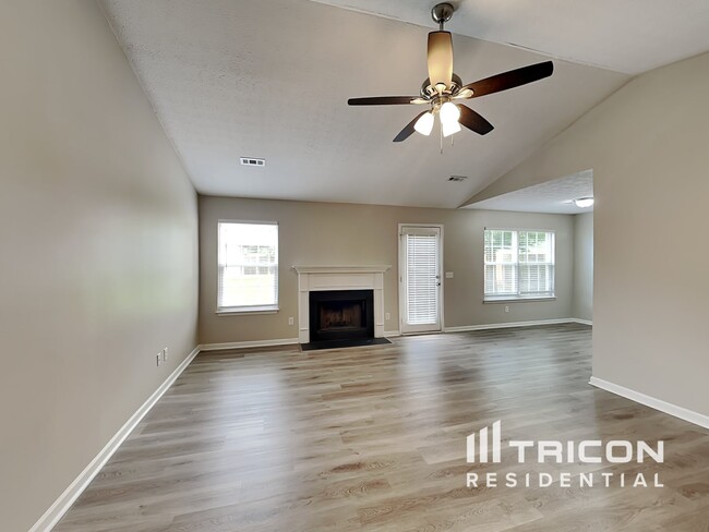 Foto del edificio - 728 Autumn Ridge Ln