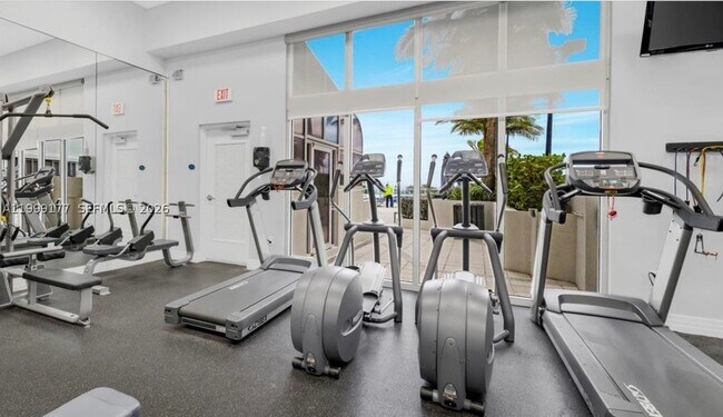 Foto del edificio - 6917 Collins Ave