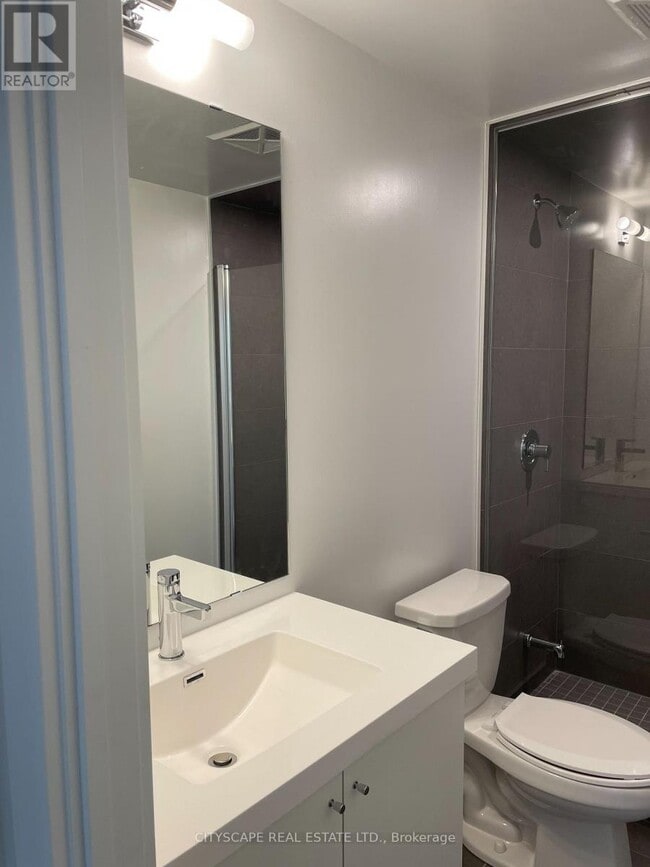 Photo du bâtiment - 2425 Simcoe St N