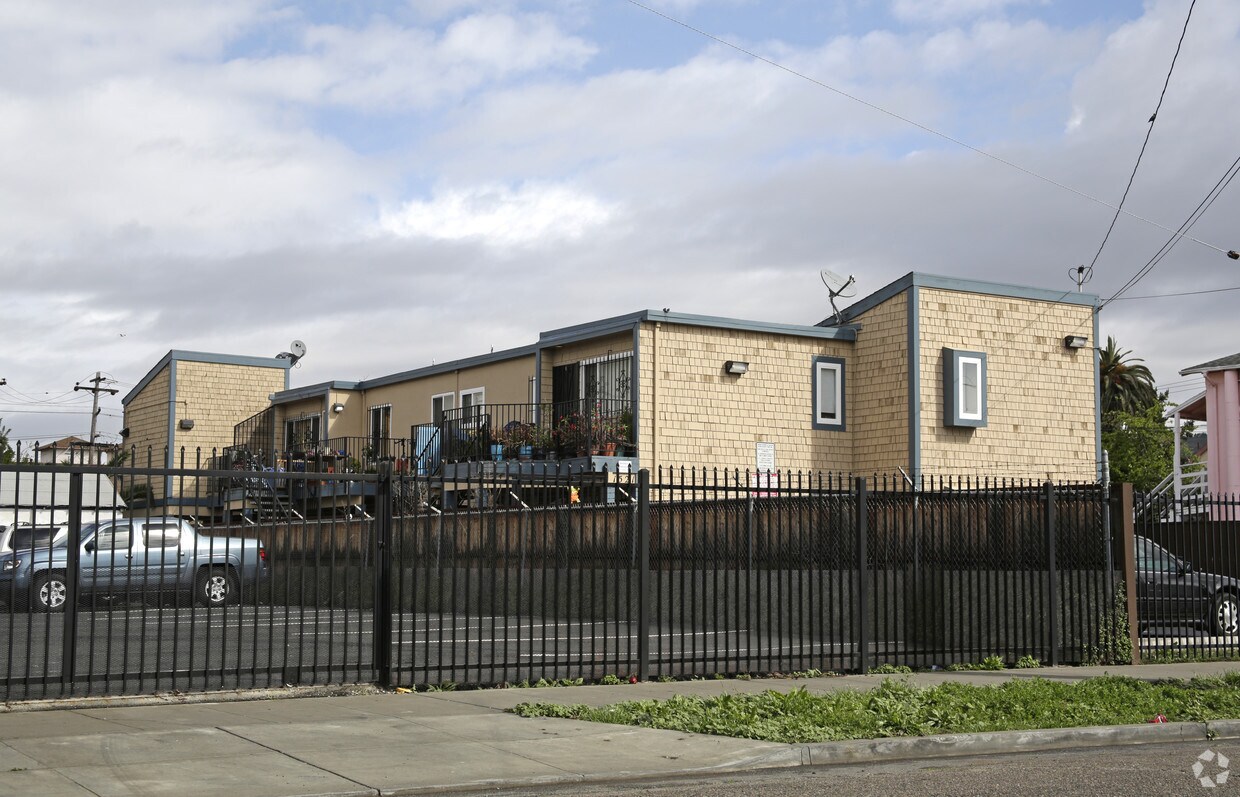 Primary Photo - 1521 92nd Ave