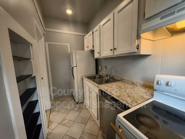 Foto del edificio - 127 N 12th St