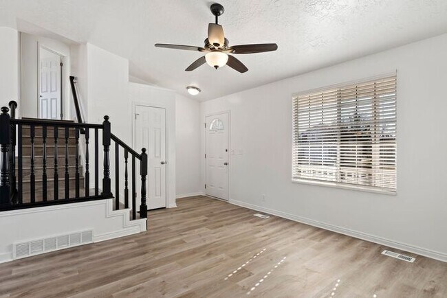 Foto del edificio - Amazing Single Family Home for Rent in Roy