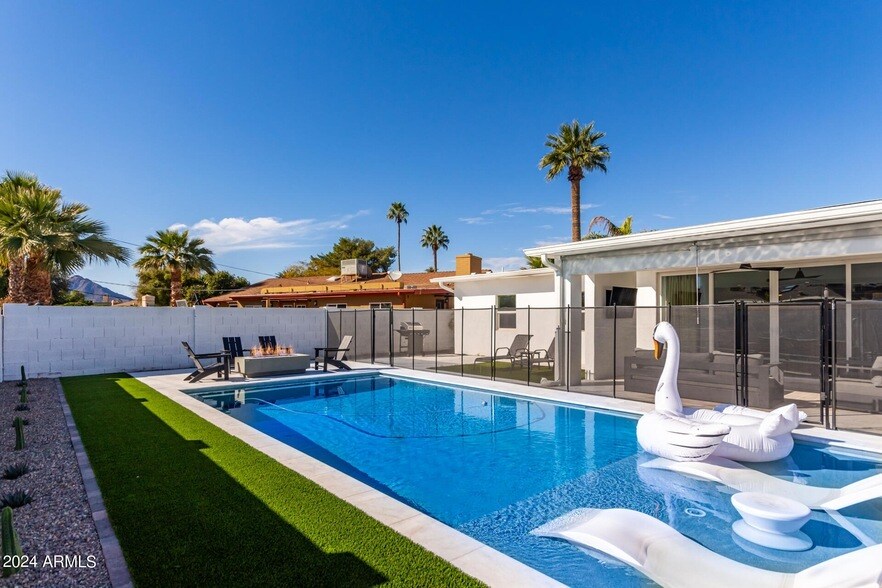 Foto principal - 8549 E Roma Ave