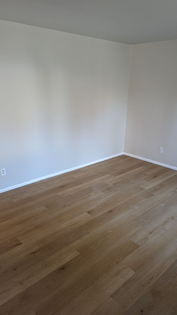 Building Photo - Sublease Available Beginning January!