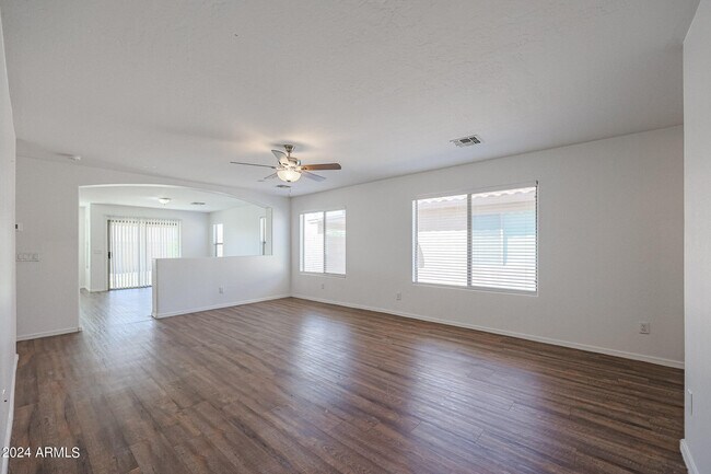 Building Photo - 25753 W Kendall St
