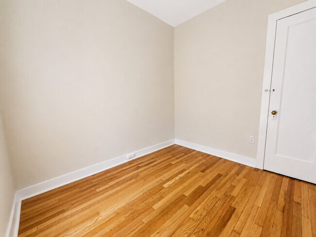 Foto del edificio - 3709 N Bosworth Ave