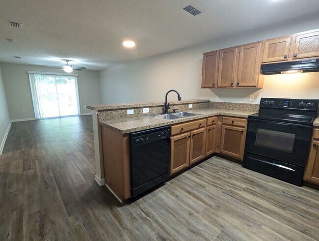 Building Photo - EXTEND THE SAVINGS ON THIS 15mo LEASE!! GR...
