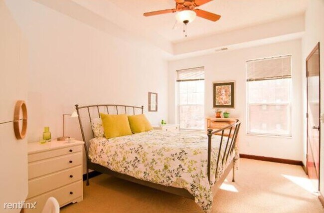 Foto del edificio - 308 E 18th St